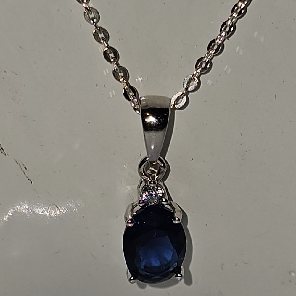 Elegant Silver and Blue Pendant Necklace